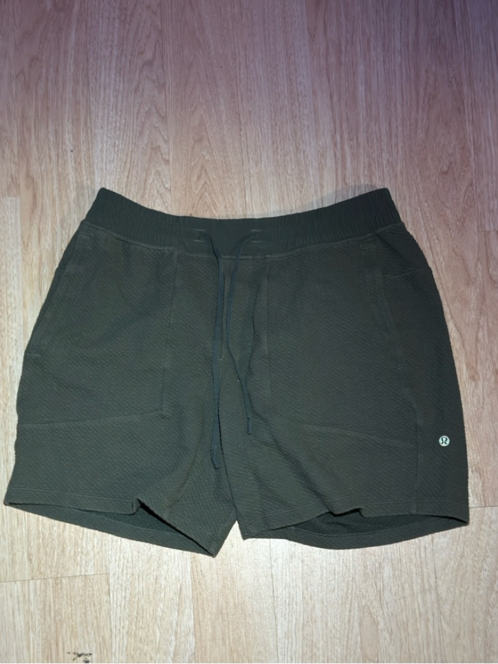 Lululemon at ease shorts 7” LL